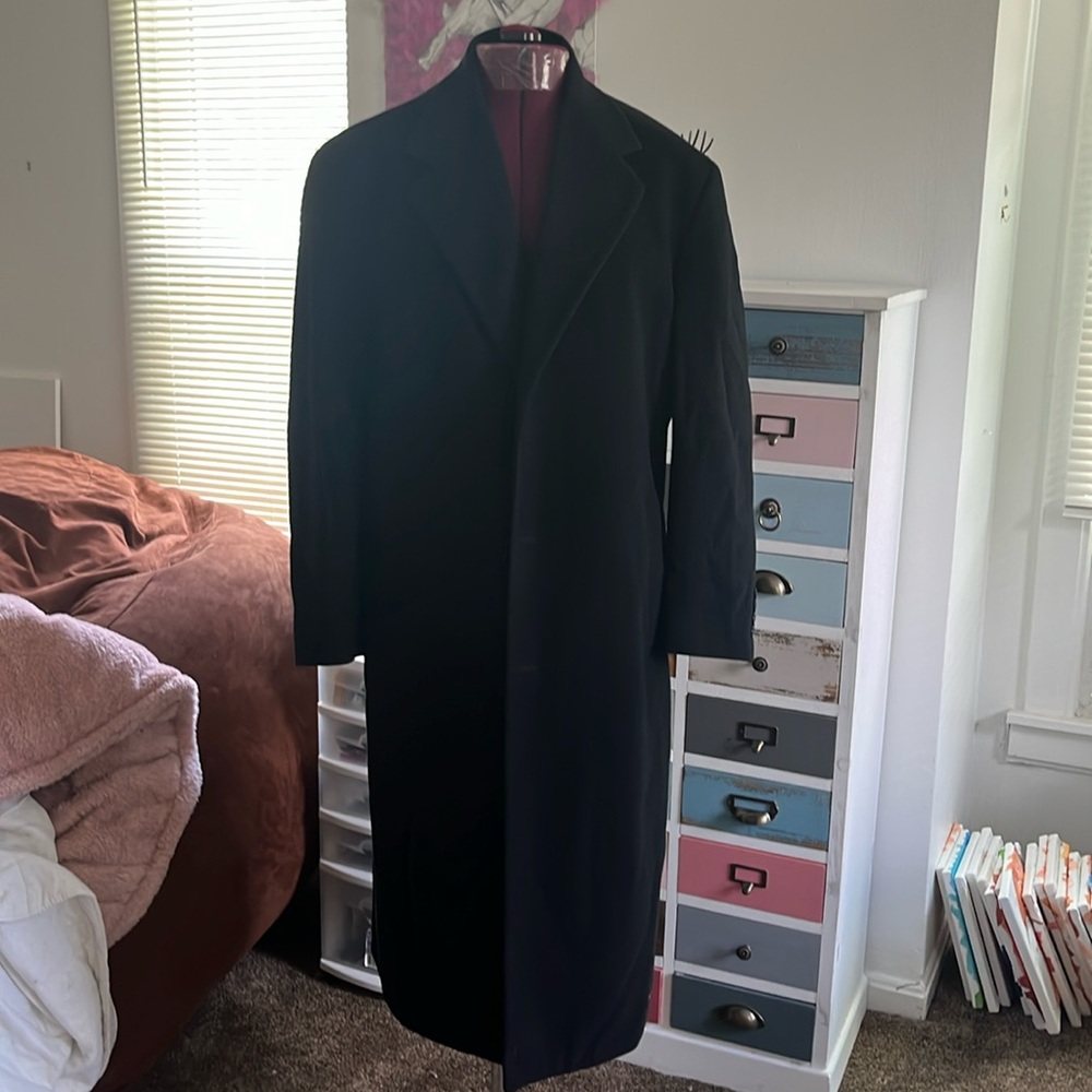 Floorlength long black x large wall coat in great  condition lined winter coat